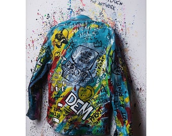 Handgeschilderd graffiti-denimshirt – geüpcycled punkkunstwerk