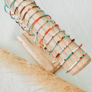 Seed Bead Bracelets, Stretch Bracelets, Minimalist Beaded Bracelets, Dainty Bracelet, Colorful Bracelets, Beachy, Small Beaded Bracelet