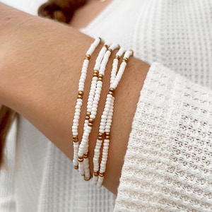 White and Gold Seed Bead Bracelet Stackable Stretchy Bracelet Minimalist Bead Bracelets Dainty Layering Beaded Boho Bracelet Set for Women