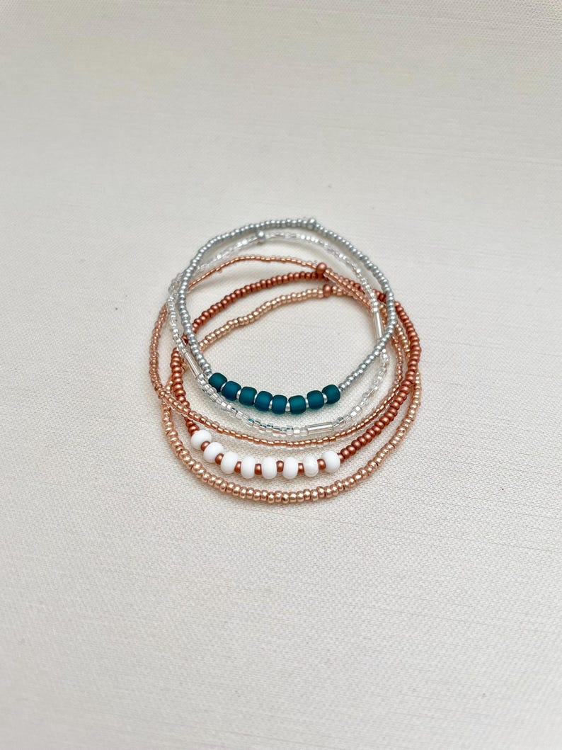 Beaded Stretch Bracelet Set Seed Bead Bracelet Stack Jewelry for Travel Boho Bead Bracelet Casual Jewelry for Work Simple Bracelet Handmade No Gift Pouch