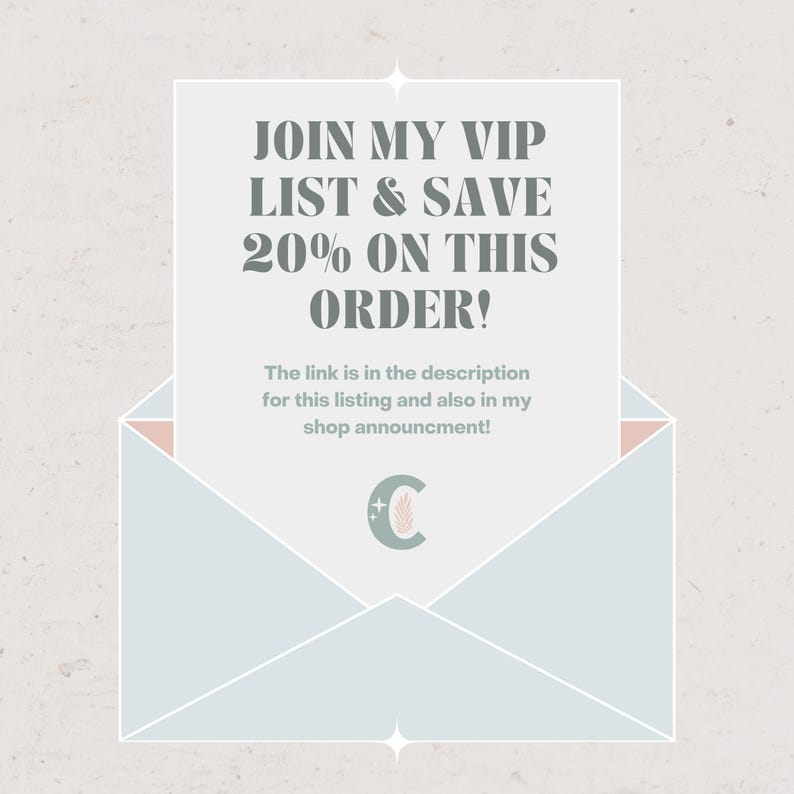 Peut inclure: Une enveloppe bleu clair avec une carte blanche &agrave; l'int&eacute;rieur. La carte affiche le texte "JOIN MY VIP LIST & SAVE 20% ON THIS ORDER!" et un petit logo. Le texte en dessous dit "Le lien est dans la description pour cette annonce et aussi dans mon annonce de boutique!"