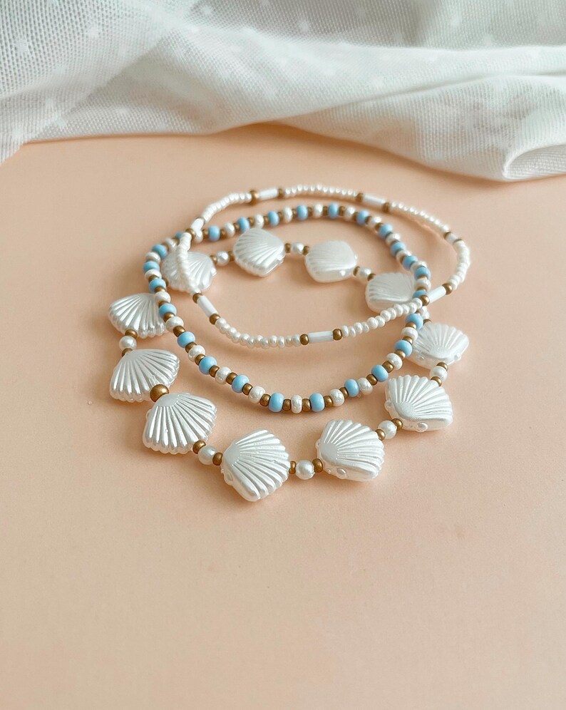 Bracelet extensible empilable, bijoux en perles de coquillages blancs, style plage d'été bleu, perle bohème côtière inspirée de l'océan, ensemble d'accessoires de coquillage de plage image 2