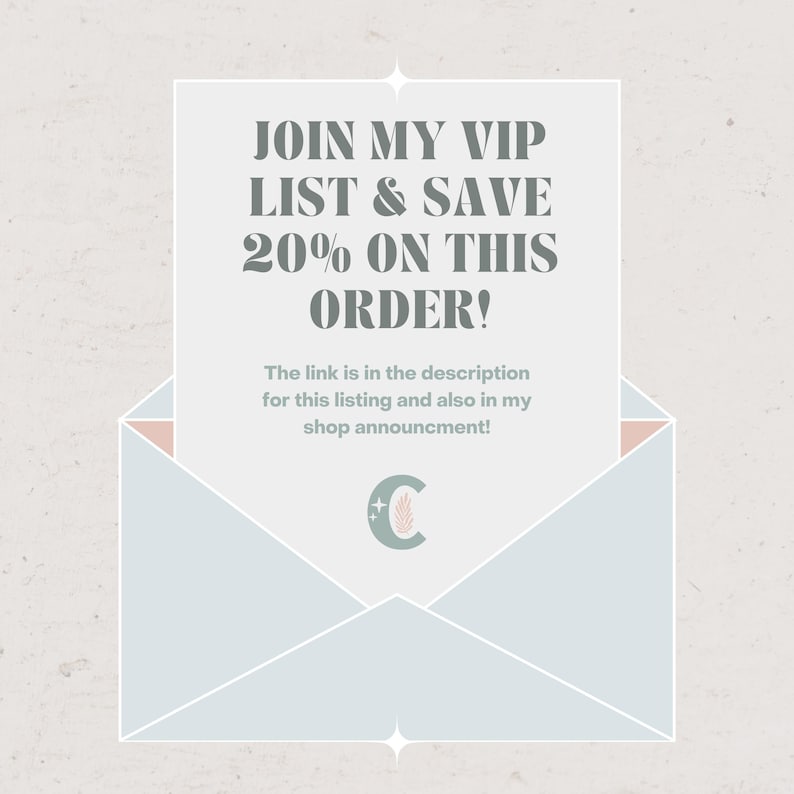 Peut inclure: Une enveloppe bleu clair contenant une carte blanche avec le texte gris fonc&eacute; JOIN MY VIP LIST & SAVE 20% ON THIS ORDER! La carte inclut &eacute;galement le texte The link is in the description for this listing and also in my shop announcment! et un logo.