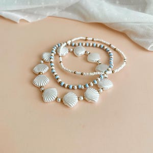 Bracelet extensible empilable, bijoux en perles de coquillages blancs, style plage d'été bleu, perle bohème côtière inspirée de l'océan, ensemble d'accessoires de coquillage de plage image 18
