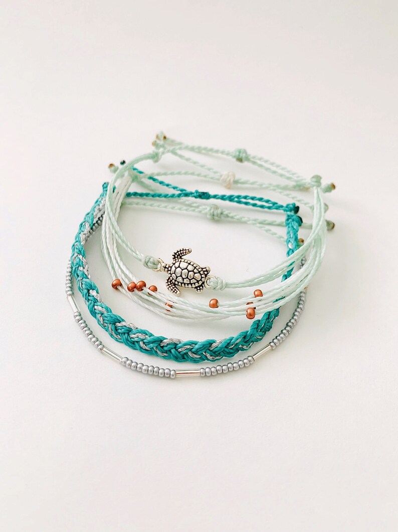 Ocean Theme Bracelet Set Summer Beach Collection Adjustable String Design Beautiful Turquoise Pattern Multi Strand Style Glass Bead Details Turtle Charm Accent Perfect Vacation Essential Beach Fashion Wear Boho Style Collection
