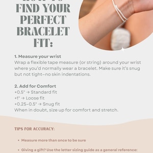 Peut inclure: Un graphique p&eacute;dagogique intitul&eacute; HOW TO FIND YOUR PERFECT BRACELET FIT, montrant un bracelet en corde blanche sur un poignet. Il d&eacute;taille les &eacute;tapes pour mesurer le poignet et ajouter 0,5 pouce pour un ajustement standard, 1 pouce pour large ou 0,25-0,5 pouce pour ajust&eacute;.