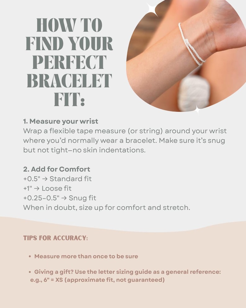 Peut inclure: Un graphique p&eacute;dagogique intitul&eacute; HOW TO FIND YOUR PERFECT BRACELET FIT, montrant un bracelet en corde blanche sur un poignet. Il d&eacute;taille les &eacute;tapes pour mesurer le poignet et ajouter 0,5 pouce pour un ajustement standard, 1 pouce pour large ou 0,25-0,5 pouce pour ajust&eacute;.