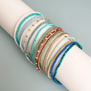 Braccialetto elastico con perline blu, stile minimalista da surf, ispirato all'oceano, gioiello da donna, bracciale impilabile con perline, regalo, accessorio per le vacanze