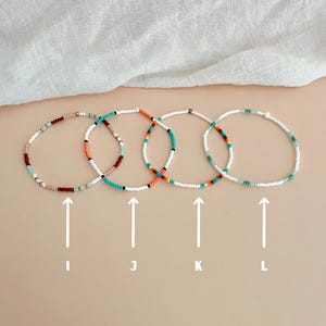 Bracelet de petites perles de rocaille pour femme Bracelet extensible délicat pour femme Bracelet de perles mélangées colorées pour superposer des bijoux Bracelet élastique en perles de plage de 2 mm image 11