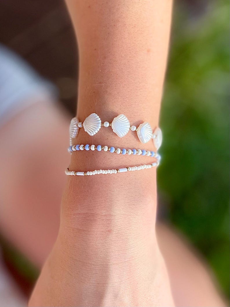 Summer Beach Jewelry Collection Stackable Stretch Bracelet Set White Shell Bead Design Coastal Boho Style Seed Pearl Ocean Inspired Nautical Armband Seashell Gold Beaded Wrist Stack Three Piece Set Light Blue Accent Perfect Vacation Gift
