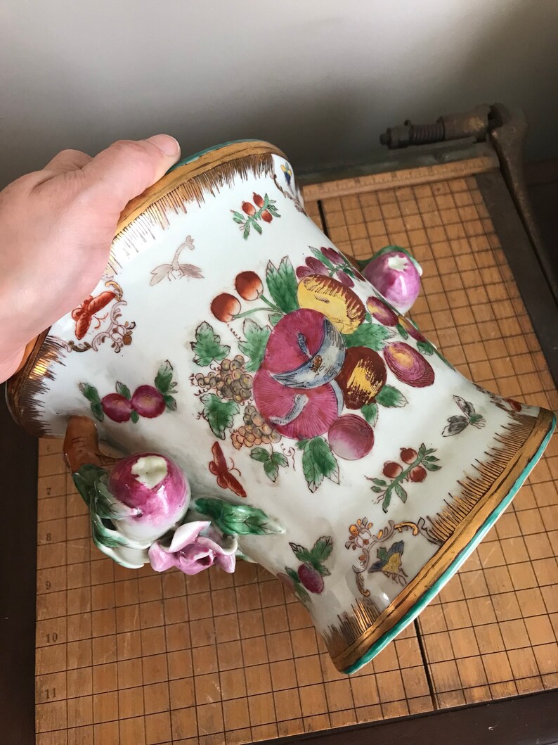 United Wilson Fine Chinese Porcelain Planter