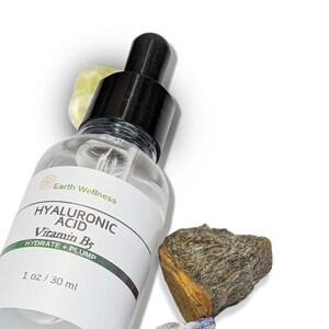 Pure Hyaluronic Acid Serum, Naturally Hydrating and Firming image 2