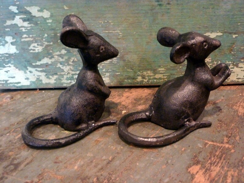 small mouse figurines