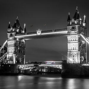 Tower Bridge Interiored London England Vereinigtes Königreich Fotografie B & W Schwarz Weiß Canvas Metal Print Wohnzimmer Schlafzimmer Wand Kunst Post
