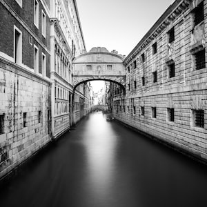 Bridge of Sighs Venice Italy Canal Canvas Photography Metal Print Wall Art Picture Home Decor Poster Landmark Bedroom Livingroom