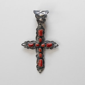 Korallenkreuz (Anhänger) von Schal