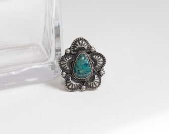 Turquoise ring with adjustable band size. Artist: KB Billah