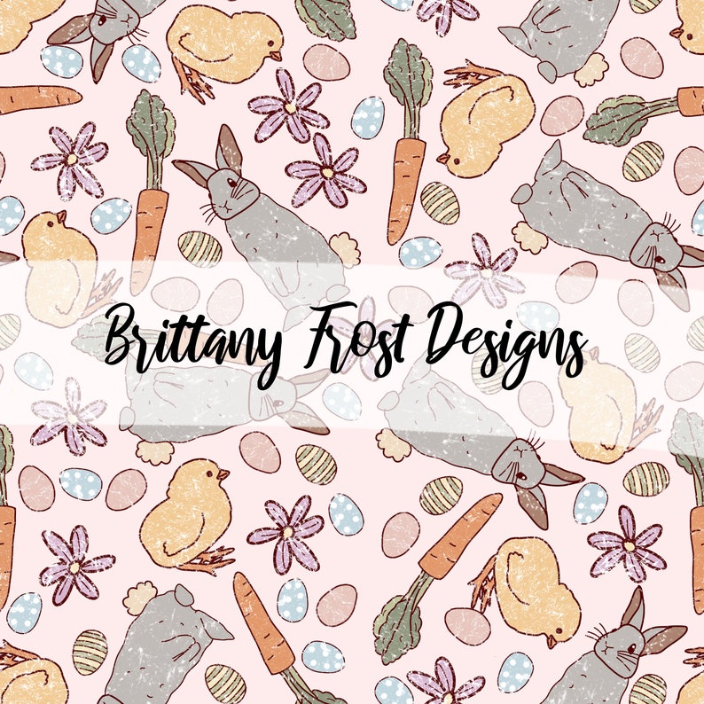 Puede incluir: Un patr&oacute;n sin costuras con fondo rosa con ilustraciones en colores pastel de conejos, pollitos, zanahorias, flores y huevos. El texto "Brittany Frost Designs" est&aacute; centrado en la parte superior del patr&oacute;n.