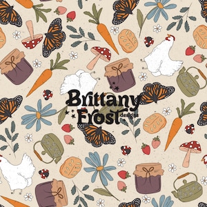 Könnte beinhalten: Ein nahtloses Muster mit verschiedenen Illustrationen, darunter Schmetterlinge, Pilze, Gläser, Hühner und Blumen. Der Hintergrund ist hellbeige. Der Text "Brittany Frost designs" befindet sich in der Mitte des Musters.