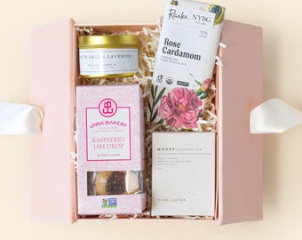 Unboxme Mother's Day Gift Box For Mom With Cookies, Chocolate + More  | Great For Grandma, First Time Mom, Mother-in-law or Wife