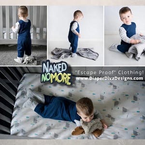 K&ouml;nnte beinhalten: Ein marineblauer Langarm-Strampler mit wei&szlig;em Unterhemd, getragen von einem Kleinkind in verschiedenen Positionen. Das Bild enth&auml;lt den Text NAKED NO MORE Escape Proof Clothing! www.DiaperDivaDesigns.com auf einem wei&szlig;en Bettlaken mit Bergmotiven.