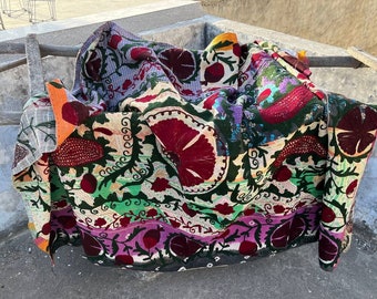 Exklusive Suzani-Kantha-Steppdecke, Vintage-Handarbeit, Suzani-Wandbehang, handgefertigter Wandteppich, Baumwoll-Stickerei-Überwurf