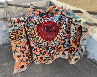 Vintage Kantha Quilt mit Handstickerei, handgemachte Patchwork-Kantha-Überwurfdecke aus recycelter Baumwolle, Suzani, indische handgefertigte Kantha-Quilts