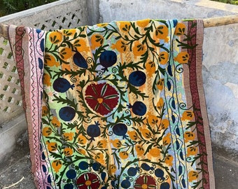 Kantha Suzani Bedspread Twin Size Bedcover Vintage Embroidery Comforter Cotton Suzani Wall Hanging Floral Bed Quilt Boho Suzani Fabric