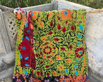 Bohemian Suzani Kantha Quilt Bedcover Hand Embroidery Vintage Indian Handmade Suzani Bedspread Twin Size Bedroom Decor Bedcover