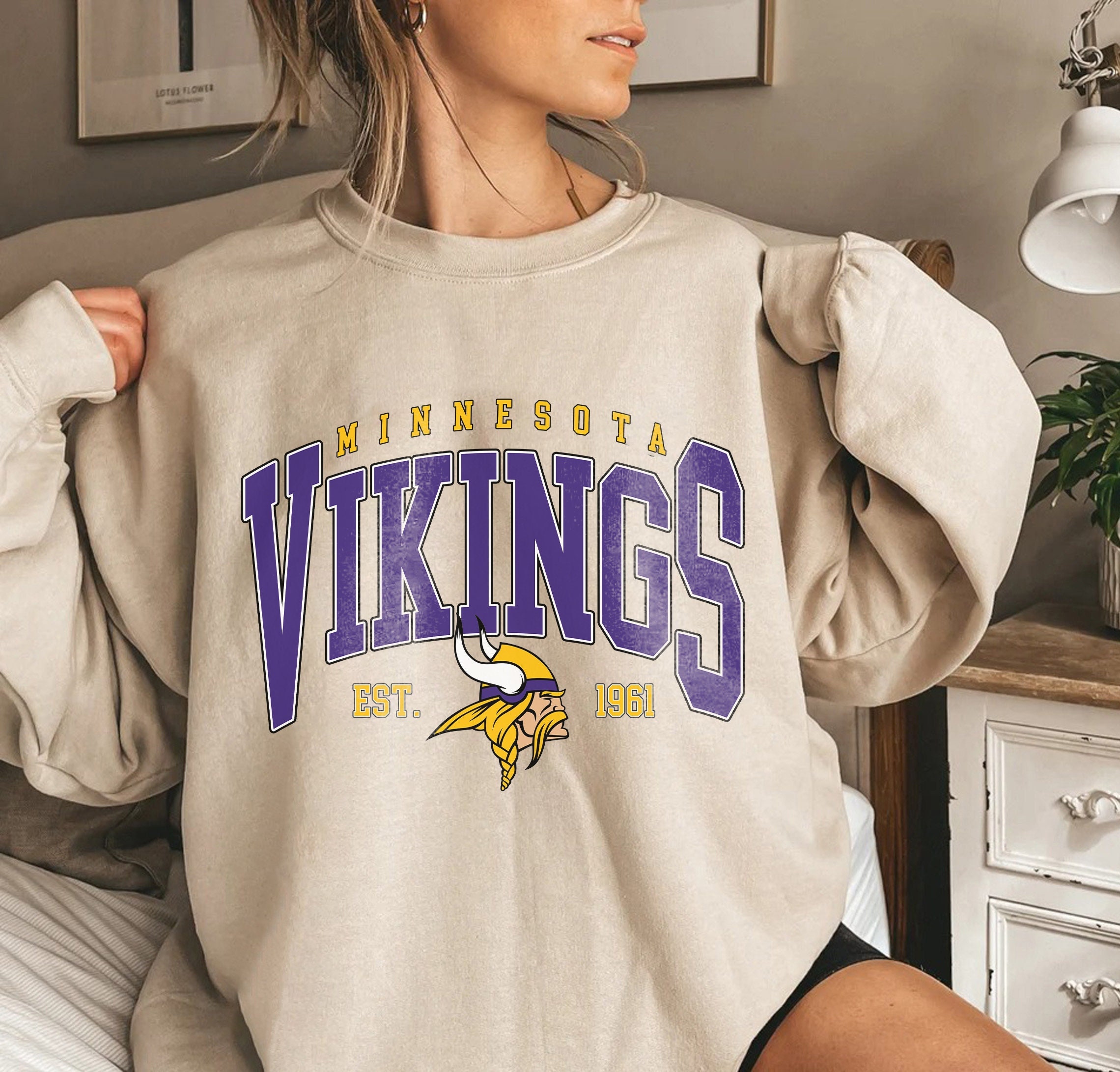 Vintage Minnesota Vikings Cutoff Sleeve Sweatshirt (1992)