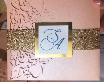 Bolsillo para invitaciones de boda con banda para el vientre. Eleva tu día especial en Stylel - Invitaciones de Boda