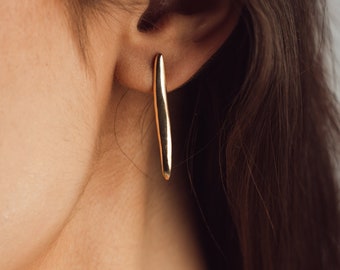 Gold Fluidity Line Earring | Golden Flow