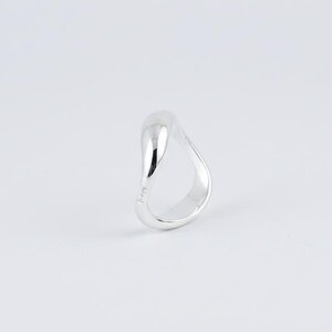 Bague en argent 925 fabriquée à la main Sea Wave - Bijoux minimalistes en forme de vague de l'océan