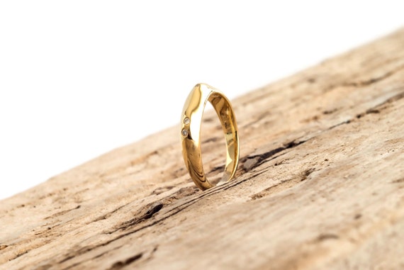 K9 Gold Teardrop Ring: Round Brilliant Cut, Optional Diamonds
