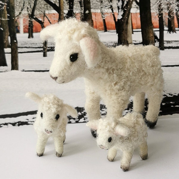 Lamm Schaf Skulpture, Ostertischdeko, Schöne natürliche Wolle Wohn Deko, Einzigartige Tischdeko Figur, Nadel Gefilzte Kunst