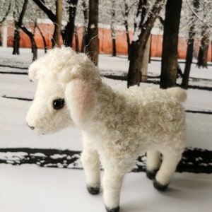 Lamb Sheep skulpture, Easter table decoration, Beautiful natural wool home decor, Unique table decor figurine, Needle Felted Art image 7