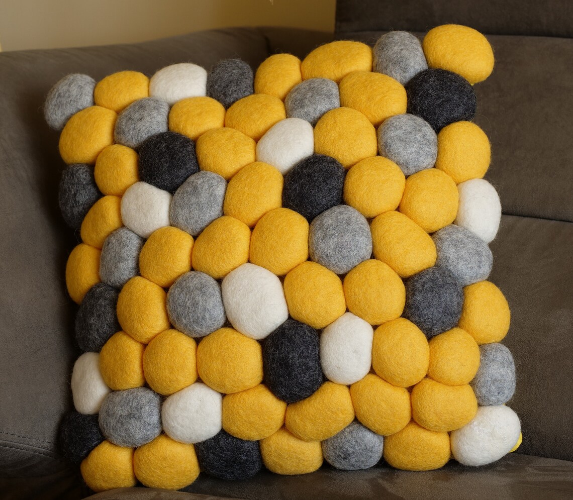 Gelbes graues Dekokissen Kieselstein Kissenbezug Filzsteine | Etsy