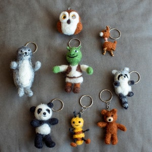 Pluche dierensleutelhanger: handgemaakte wollen tasbedel, kindersleutelhanger