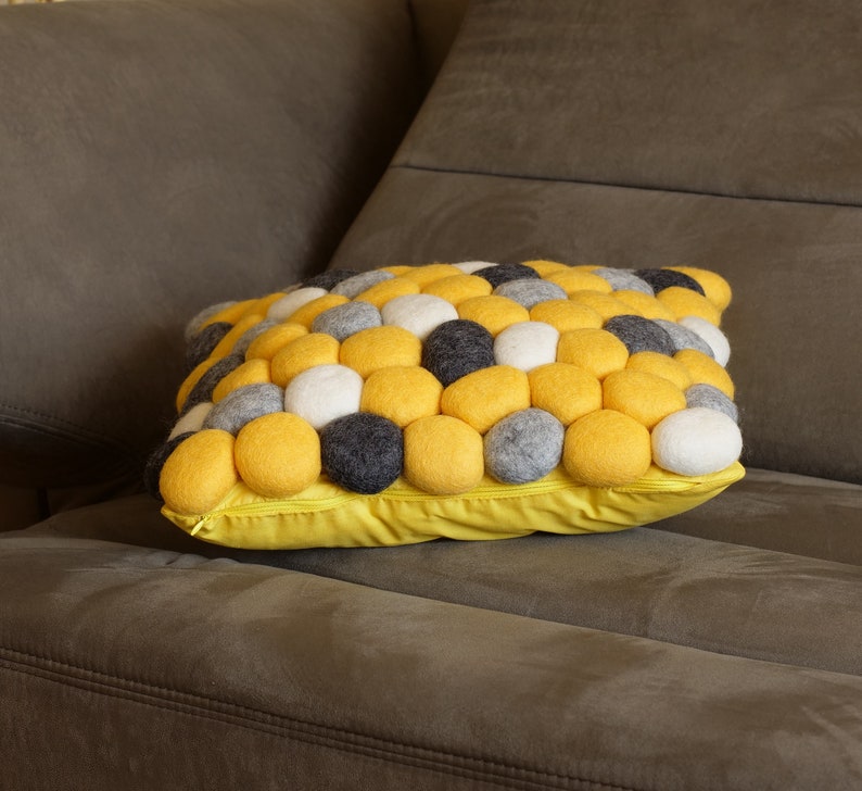 Gelbes graues Dekokissen Kieselstein Kissenbezug Filzsteine | Etsy