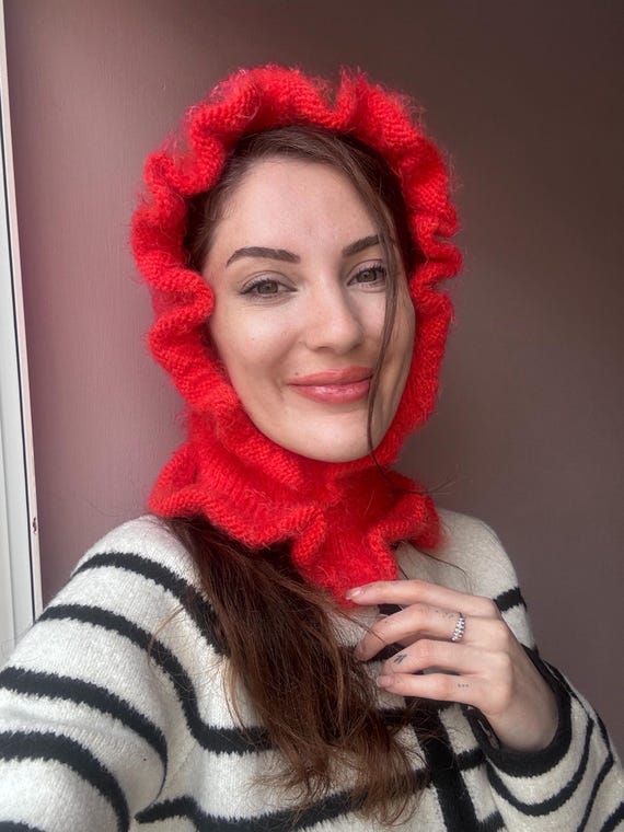 Passamontagna rosso con volant, passamontagna lavorato a maglia