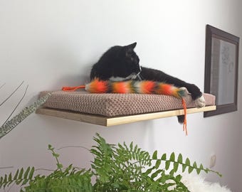 Space-Saving Cat Shelf: Modern Floating Bed with Easily Washable Cushion, Stylish Decor
