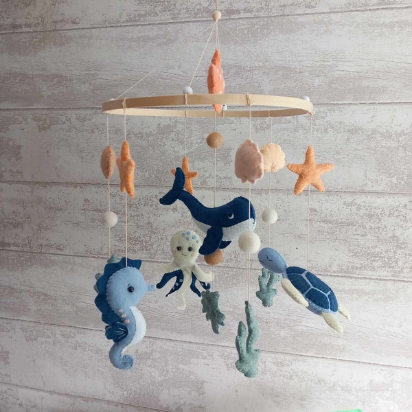 Mobile en feutrine baleine,animaux marins,tortue,pieuvre pour chambre de bébé ou d'enfant à suspendre. Décoration de chambre bébé,mobile