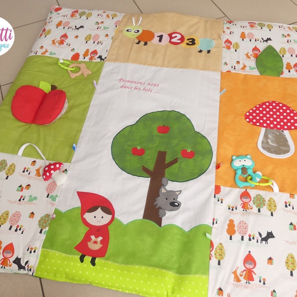 Tapis d'éveil oeko tex sensoriel pour bébé avec miroir et bruitage thème conte,loup,bois,forêt,chaperon rouge,tapis de jeu,montessori