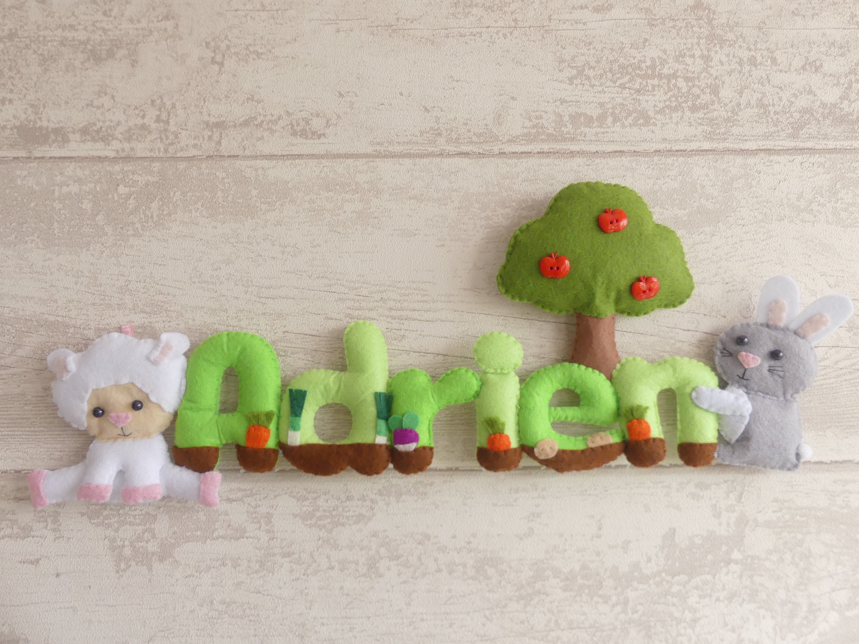 Guirlande Prénom en Feutrine Décorative avec Personnage Pour Chambre de Bébé et d'enfant, Ferme, Fer