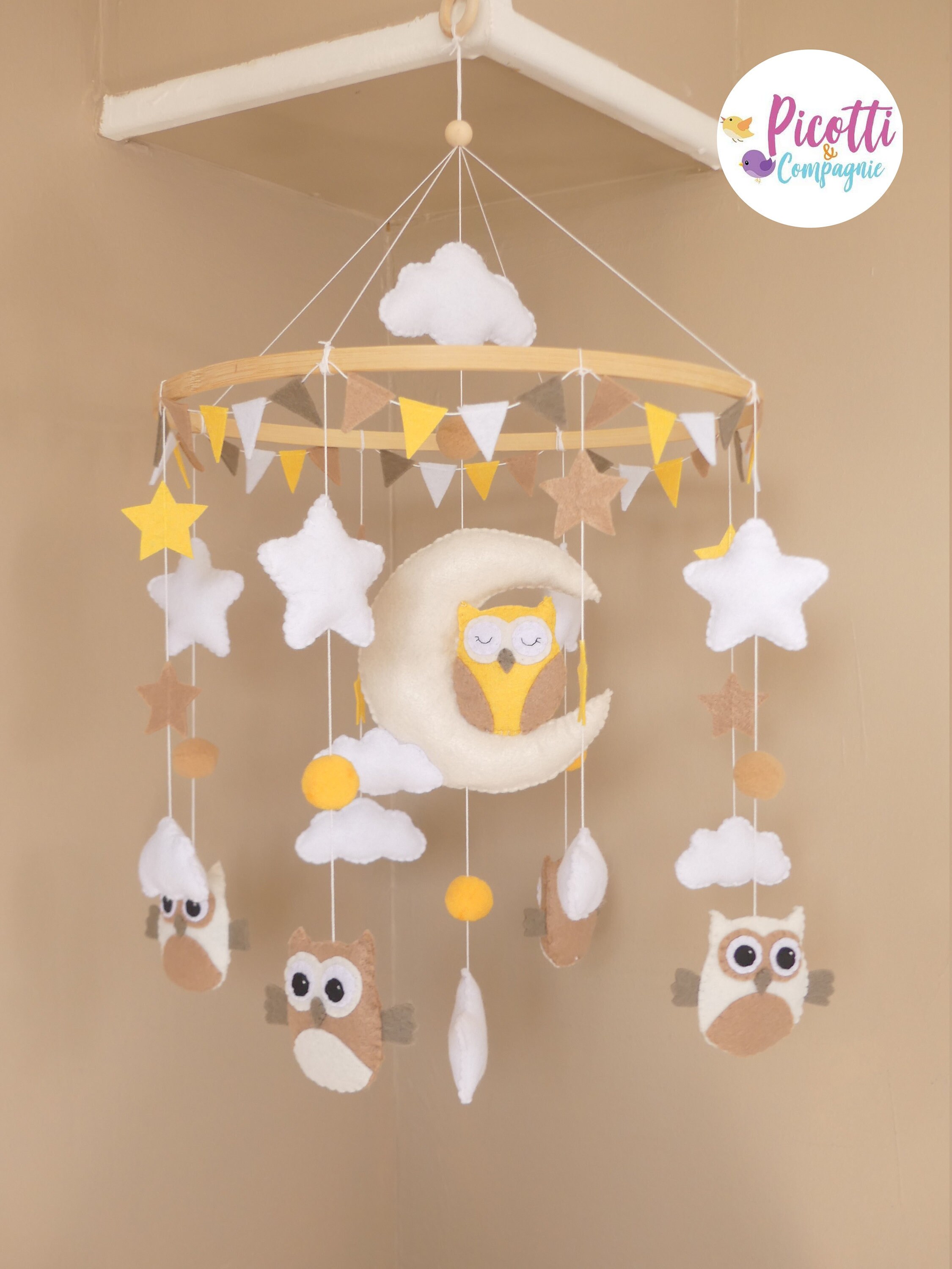 Grand Mobile en Feutrine Hiboux, Nuages, Étoiles Pour Chambre de Bébé ou d'enfant à Suspendre. Décor