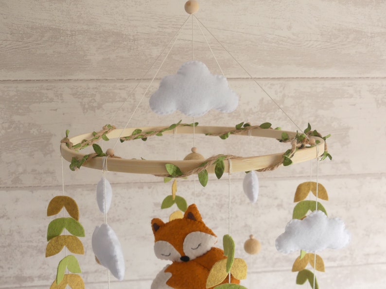 Mobile en feutrine renard,nuages,feuilles,automne,forêt pour chambre de bébé ou d'enfant à suspendre. Décoration de chambre bébé,mobile image 5