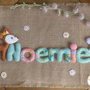 Guirnalda de nombre de fieltro CON personaje para habitación de bebé y niño, tema de animales del bosque, naturaleza, mágico