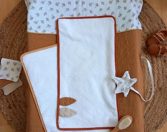 Wickelauflagenbezug aus doppelter Gaze + 2 wasserdichte Windeln