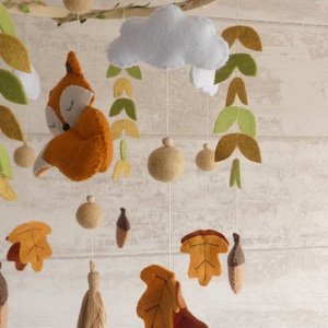 Mobile en feutrine renard,nuages,feuilles,automne,forêt pour chambre de bébé ou d'enfant à suspendre. Décoration de chambre bébé,mobile image 4