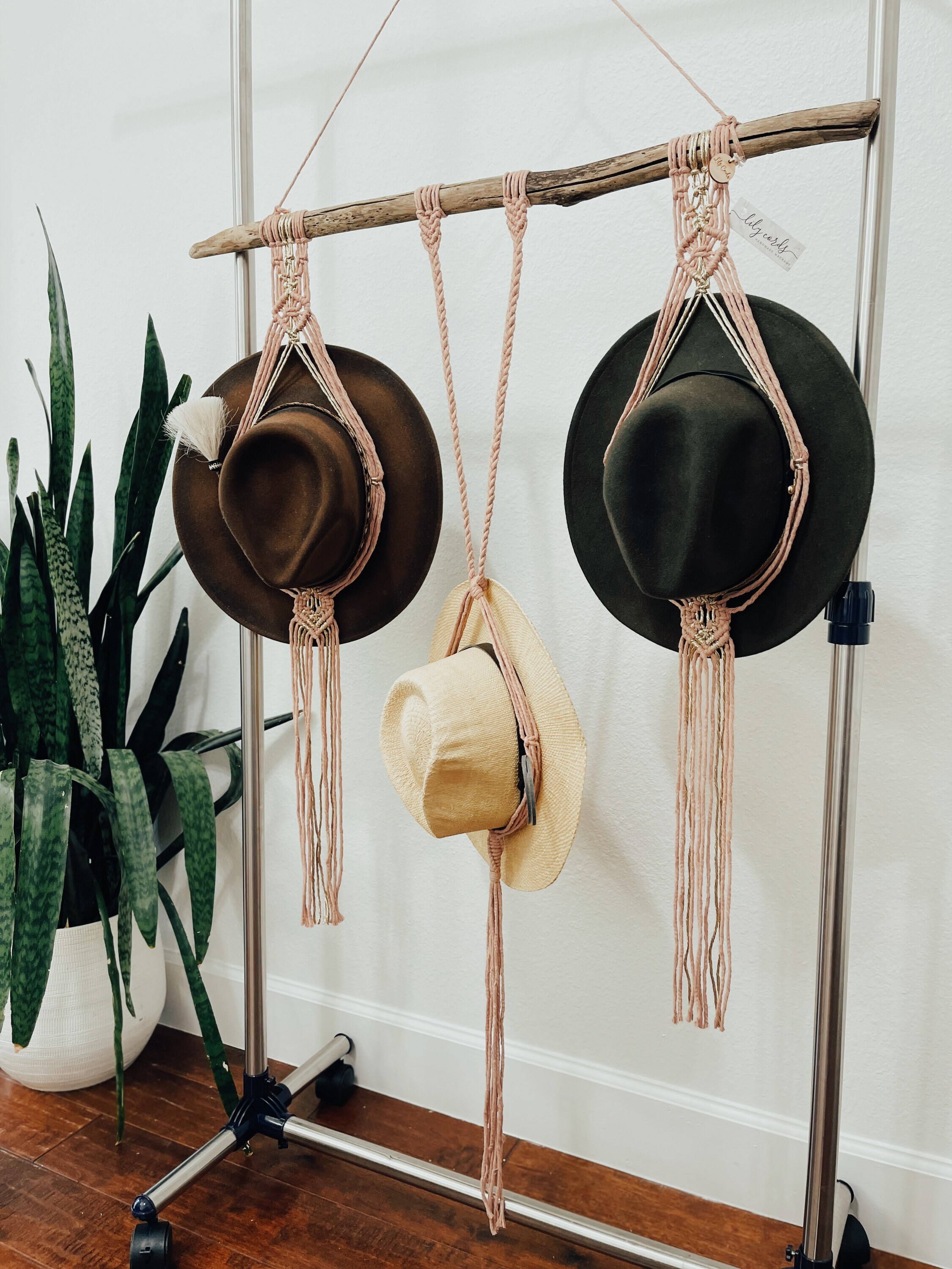 Macrame Hat Hanger | Boho Rose 3-hat Driftwood Wall Decor - Etsy display picture 1